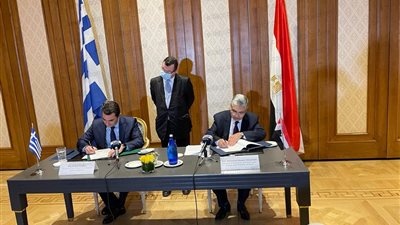 عاجل.. مصر توقع مذكرة تفاهم مشروع الربط الكهربائي مع اليونان