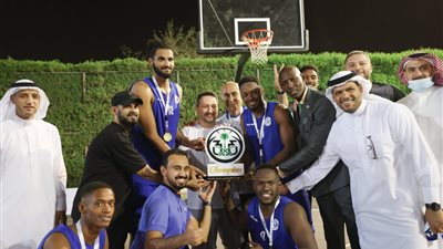 رئيس اتحاد كرة السلة يُتوج الهلال ببطولة الدوري الممتاز ‏3 × 3