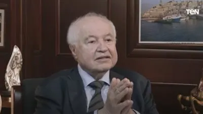 مفكر اقتصادي يكشف عن مفاجأة صادمة ستواجه البشرية في عام 2030 (فيديو)