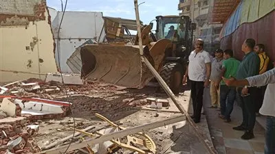 تنفيذ21 قرار إزالة تعد على أملاك الدولة بسوق البالة في بورسعيد