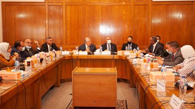 وزير الري يؤكد على التنسيق والتعاون بين الجهات المعنية بملف المياه 