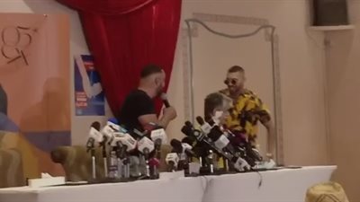 حسن أبو الروس يقتحم ندوة أحمد السقا بالجونة (فيديو)