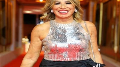 إيناس الدغيدي تثير الجدل بإطلالة غريبة في مهرجان الجونة 