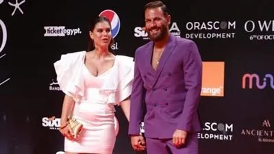 نيكولا معوض وزوجته يخطفان الأنظار في اليوم الثاني لمهرجان الجونة