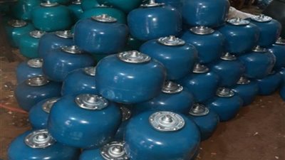 ضبط صاحب مصنع بالقاهرة لتصنيع بالونات مواتير المياه 