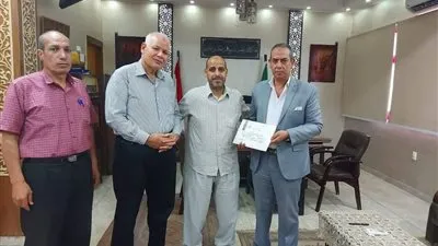 تكريم المعلم في واقعة إهانته من طالب بالقليوبية