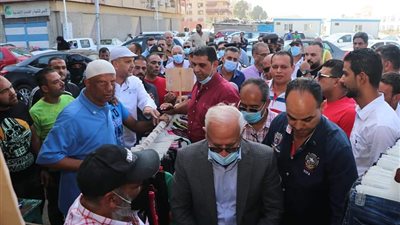 محافظ بورسعيد يستجيب لمطلب تجار البالة بإعطائهم مهلة حتى يناير المقبل لإزالة السوق 