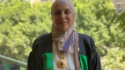 طبيبة مصرية تكتشف مرضا وراثيا جديدا.. وجامعة كاليفورنيا تطلق اسمها عليه (فيديو)