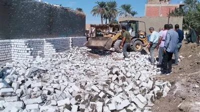 إزالة فورية لـ 3 حالات بناء مخالف بمركز إبشواي (صور) 