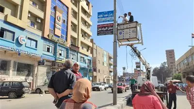 حملة مكبرة لإزالة الإعلانات المخالفة بالدقهلية (صور)