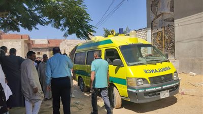 استخراج جثة فلاح انهارت عليه حفرة أثناء التنقيب عن الآثار ببني سويف (صور) 