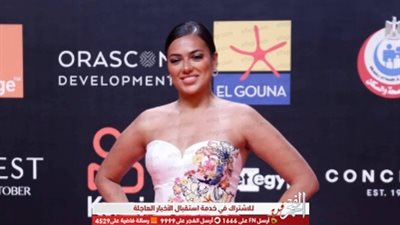 ثراء جبيل بإطلالة أنثوية في خامس أيام مهرجان الجونة