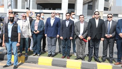 وزير الرياضة ومحافظ بني سويف يطلقان شارة بدء ماراثون للدراجات (صور) 