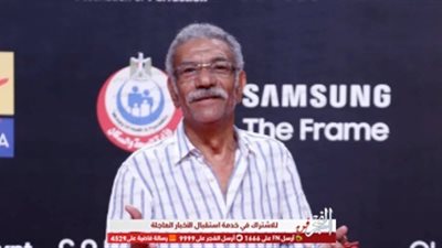 سيد رجب بإطلالة كاجوال على الريد كاربت بمهرجان الجونة