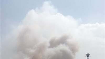 اندلاع حريق هائل بمنطقة المصانع بالقطامية 