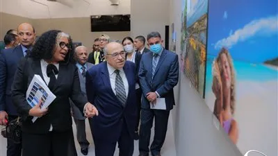 15 سفيرا يفتتحون معرض صور 