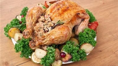 طريقة عمل دجاج محشي بالأرز والخضار.. جربيها