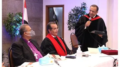 رئيس الطائفة الإنجيلية يشارك في حفل شكر وتقدير عميد كلية اللاهوت السابق