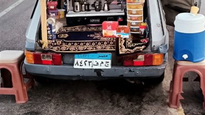 مقهى متنقل على سيارته الخاصة.. مشروع جديد لشاب سوري بدمياط لمواجهة البطالة