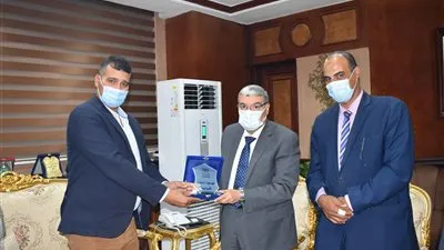 محافظ المنيا يستقبل أعضاء القافلة البيطرية لتقديم الخدمات العلاجية