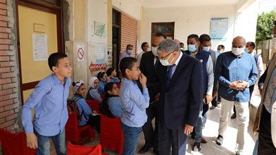 تواصل أعمال مبادرة مكافحة أمراض الأنيميا والسمنة والتقزم بمدارس المنيا