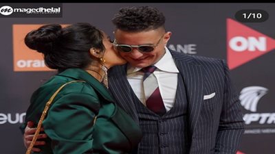 برفقة زوجته..أحمد الفيشاوي يخطف الانظار