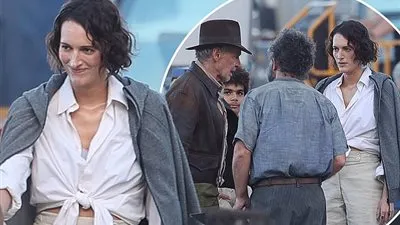 فيبي وولر بريدج تواصل تصوير 