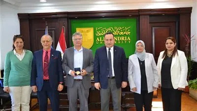 قنصوة يستقبل منسق مكتب العلاقات الدولية بجامعة بوردو الفرنسية