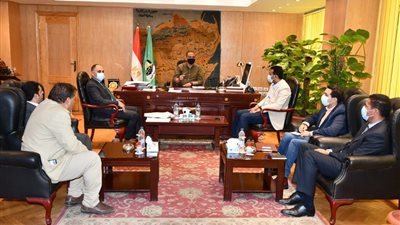 وفد من وزارة البيئة يبحث آليات الاستثمار بالمحميات الطبيعية في الفيوم