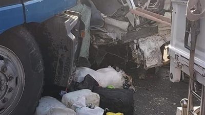 اصطدم بأعمدة إنارة وميكروباص.. المعاينة تكشف ملابسات حادث الطريق الأوسطي