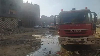 السيطرة على حريق مخلفات بعزبة الصفيح بالمنصورة (صور)