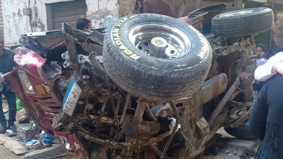 نجاة السائق وإصابة مرافقيه.. 4 ضحايا إثر انقلاب سيارة من أعلى محور صفط اللبن