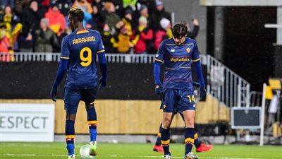 عار وذُل.. روما يخسر 6-1 في بطولة دوري المؤتمر الأوروبي