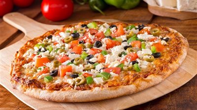 أسهل طريقة لتحضير البيتزا في المنزل