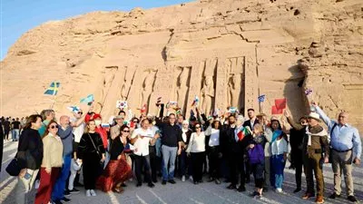 50 من سفراء العالم يشهدون تعامد الشمس بمعبد أبو سمبل 