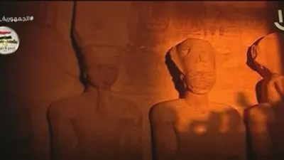 شاهد.. لحظة تعامد الشمس على وجه رمسيس الثاني