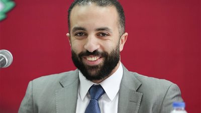 محمد سراج الدين يتواجد داخل مقر الأهلي من أجل ملئ أوراق ترشحه لانتخابات النادي