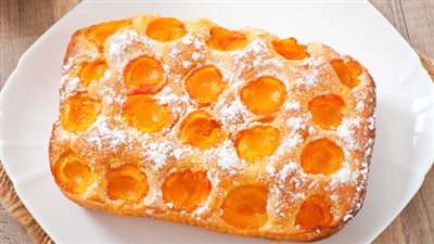 طريقة لذيذة لعمل كيك المشمش المجفف.. جربيها