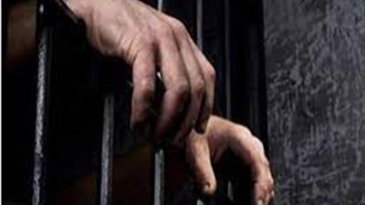 التحقيق  في قيام شاب بالتعدي على جاره بالمقطم 