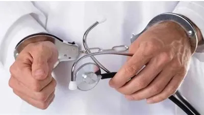 إخلاء سبيل طبيب متهم بالتسبب في وفاة سيدة أثناء الولادة بالتبين