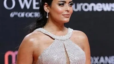 بفستان مفتوح.. أسماء جلال تخطف الانظار في حفل ختام مهرجان الجونة