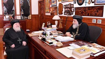 البابا تواضروس يستقبل الأنبا باخوم 