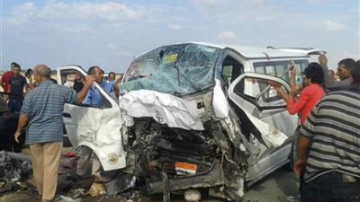 إصابة 14 شخصا في انقلاب ميكروباص بطريق قنا - دشنا 