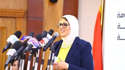 وزيرة الصحة: استقبال مليون و398 ألف جرعة لقاح فايزر بمطار القاهرة 