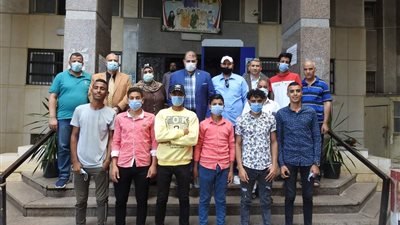 مدير تعليم المنوفية يلتقي فريق كرة القدم الخماسية بمدارس الأمل 