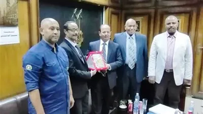 أمين عام الغرفة التجارية بأسوان يستقبل سفير باكستان (صور)