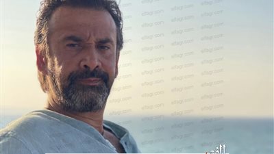 كريم عبدالعزيز يودع فصل الصيف بأحدث ظهور له 