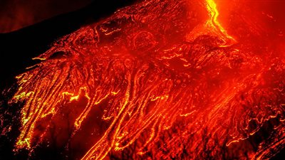 ما حقيقة تكون حمم بركانية في الإسكندرية؟ رئيس البحوث الفلكية  يُجيب 