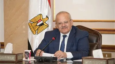 رئيس جامعة القاهر يكشف تفاصيل تحمل مصاريف علاج الطلاب والعاملين (فيديو)