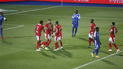 لاعبو الأهلي في المستشفى للاطمئنان على وليد سليمان